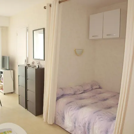 Apartamento Studio, Proche Et Commerces, Balcon Ferme, Quartier Calme, Parking Prive - Fr-1-323-422 *